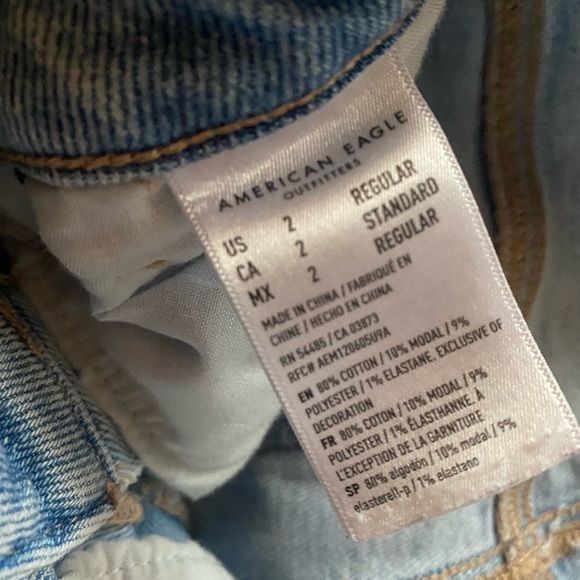 blue ripped jeans, american eagle, mom jean - Picture 5 of 5